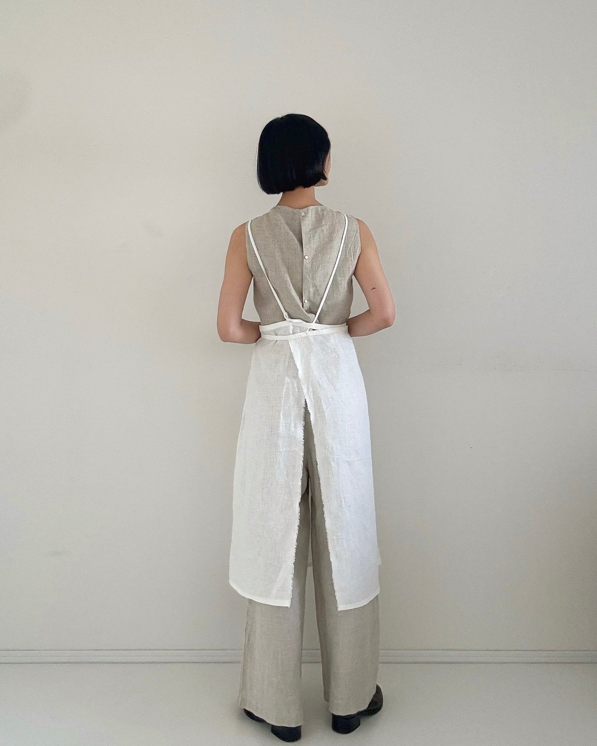 Classic Apron ホワイトリネン | HERHUE