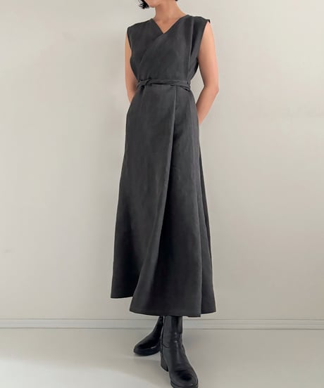 墨染めリネンのカシュクールワンピース