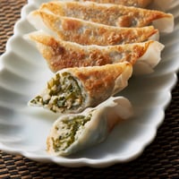 おすすめ！ヘルシーな三陸産ワカメ餃子 １２個入り