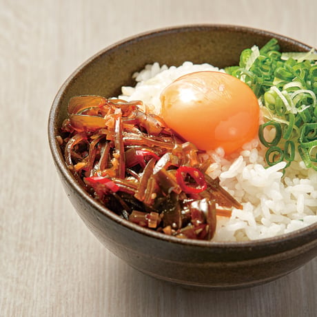 ご飯がすすむ！茎わかめとこんぶのピリ辛ラー油漬け 105g