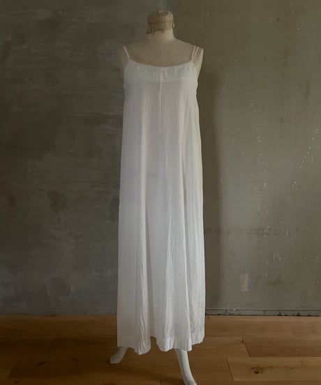 Antique-style Slip Dress Set (Sample Product / Free Size) Color: Ivory / Off White