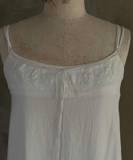 Antique-style Slip Dress Set (Sample Product / Free Size) Color: Ivory / Off White