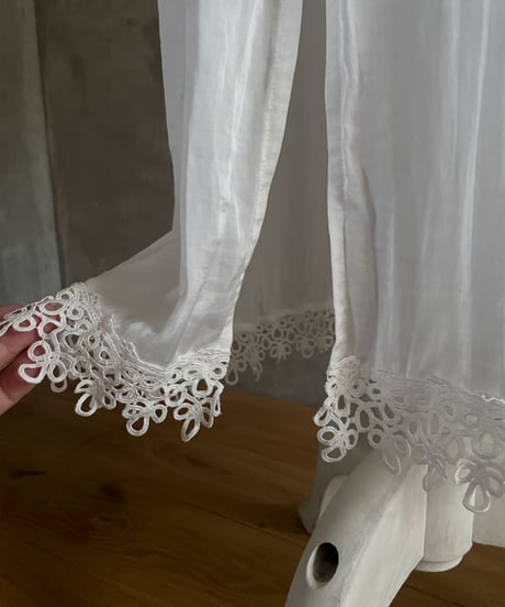 Antique-style Slip Dress Set (Sample Product / Free Size) Color: Ivory / Off White