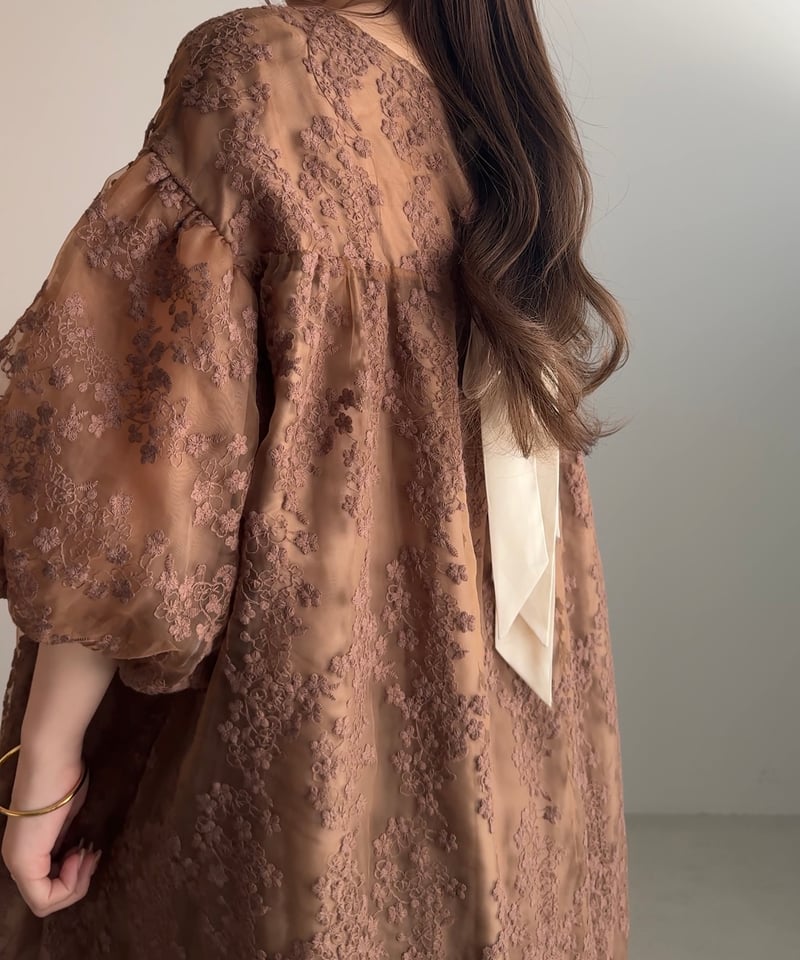 back ribbon flower jacquard dress brown | yourmle - ワンピース