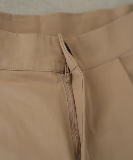 short pants beige