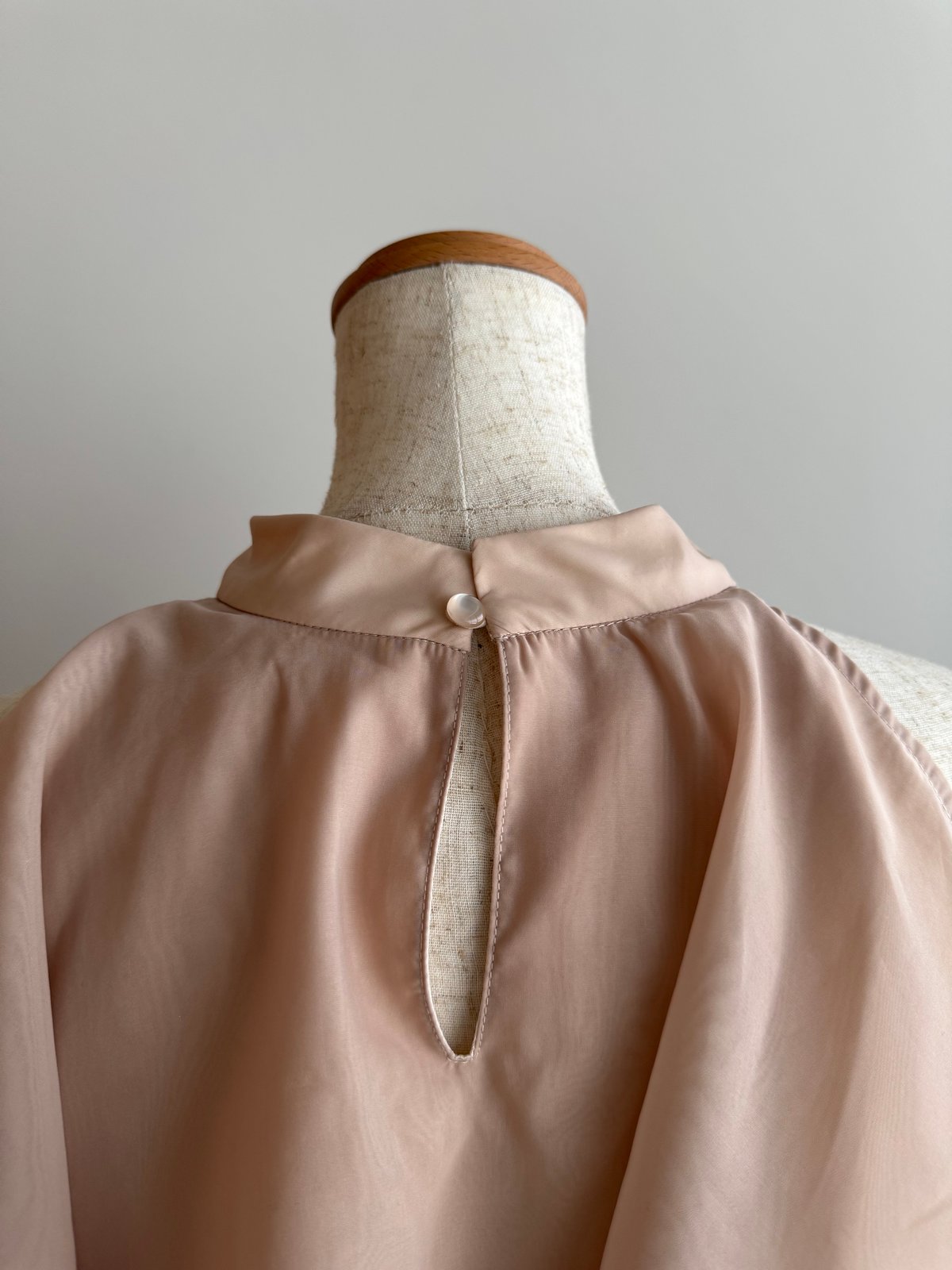 トップス yourmle open shoulder blouse pink beige 4922_1200x1200.jpg?v=1751542992