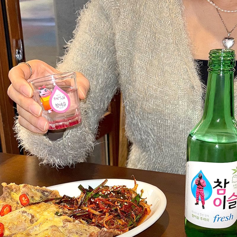 韓国限定イカゲーム　チャミスル　グラス2種類付き　おまけタルゴナ付き　残り1点 Amazon.co.jp: ☆イカゲーム2☆ 取っ手グラス付き チャミスル