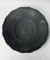 中里博恒・墨渇黒釉 稜花皿