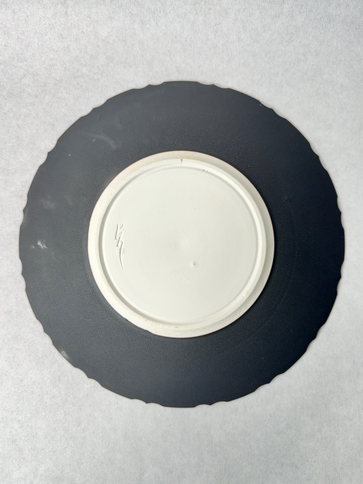 中里博恒・墨渇黒釉 綾花皿 | t.roots