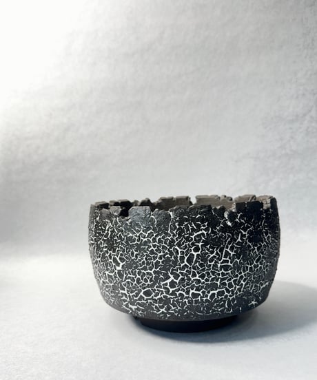 雷土・クラック釉薬ブラックカラーシリーズ鉢 茶碗型サイズ大鉢 白