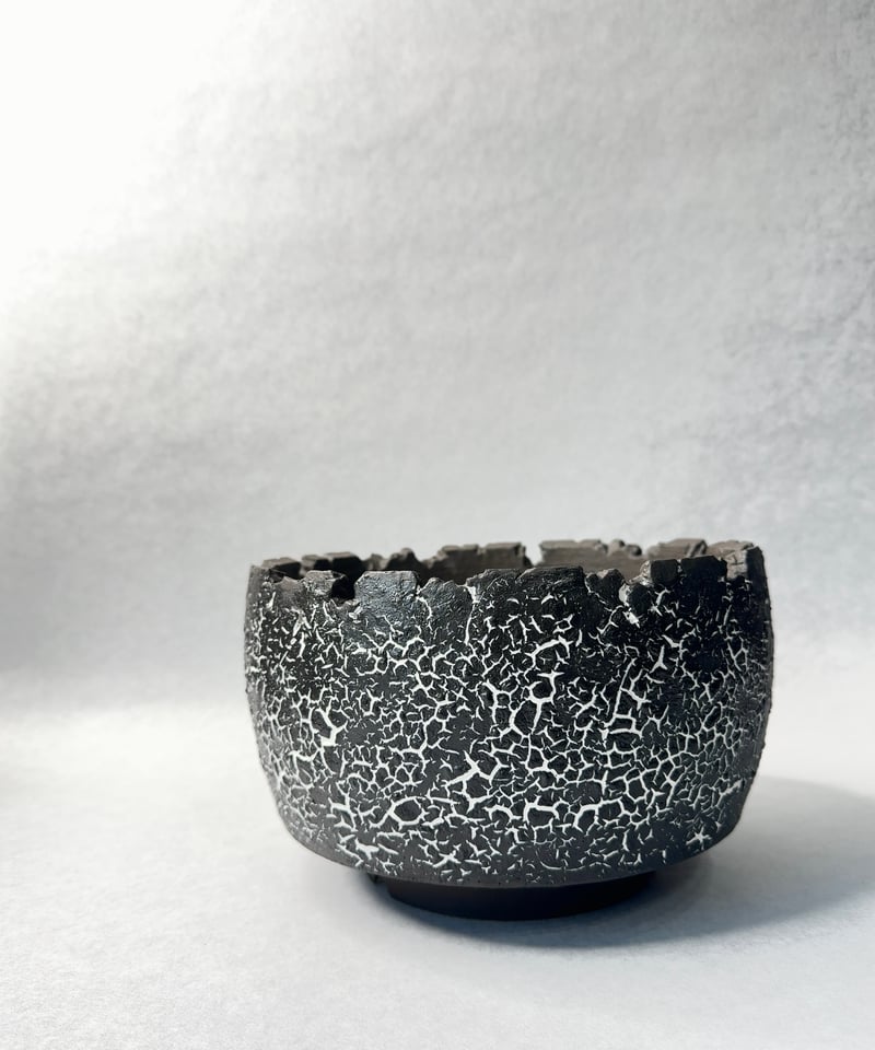 雷土・クラック釉薬ブラックカラーシリーズ鉢 茶碗型サイズ大鉢 白 | t