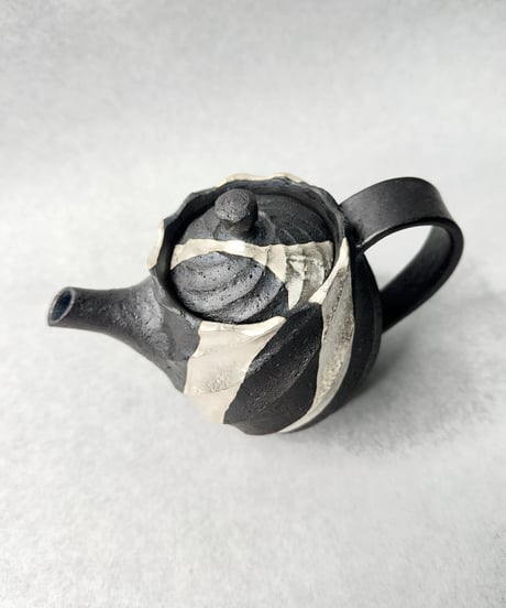 銀彩Spiral pot