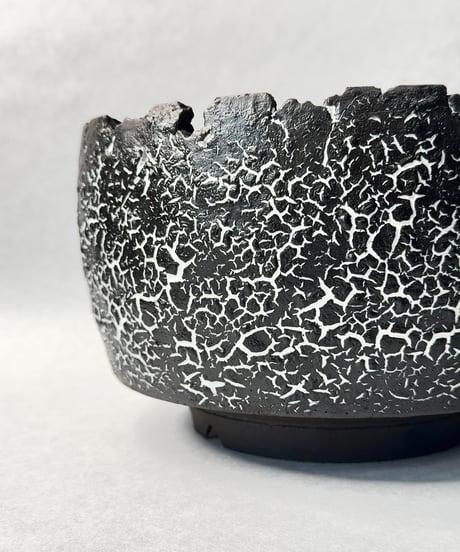 雷土・クラック釉薬ブラックカラーシリーズ鉢 茶碗型サイズ大鉢 白