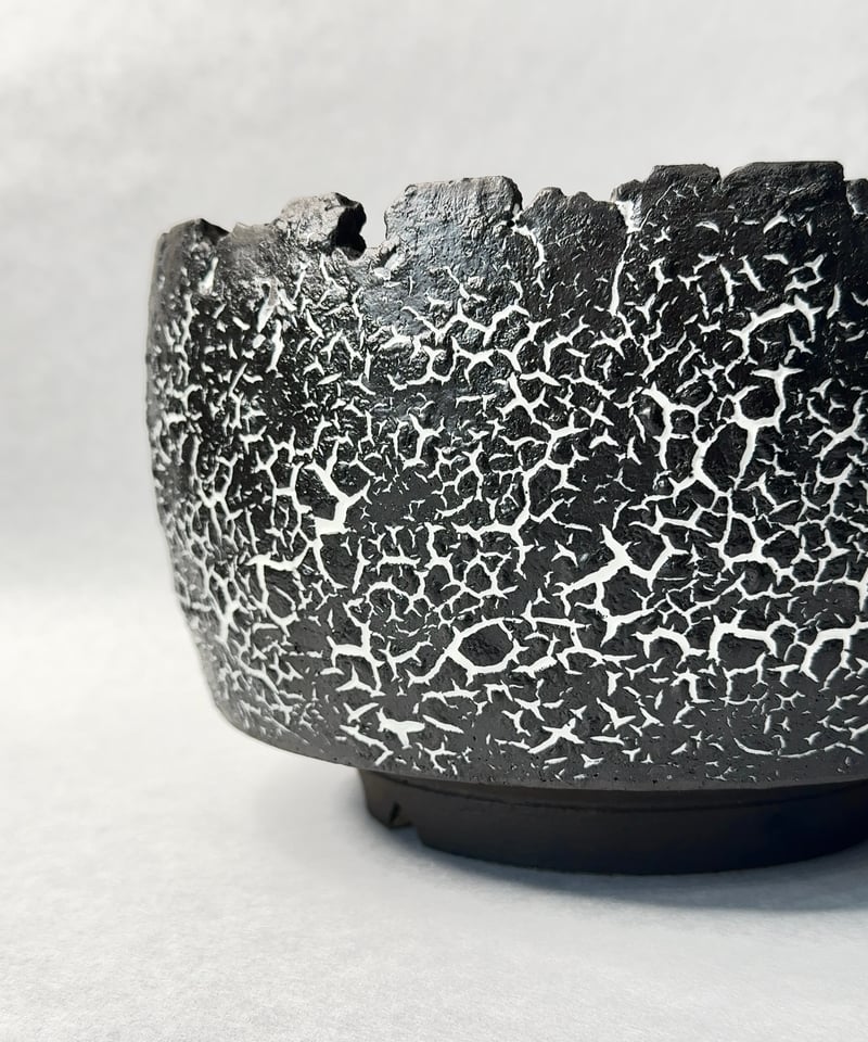 雷土・クラック釉薬ブラックカラーシリーズ鉢 茶碗型サイズ大鉢 白 | t