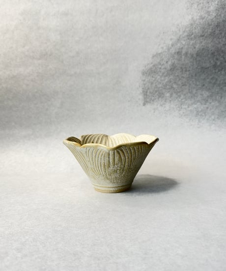 新里竜子・しのぎ花小鉢