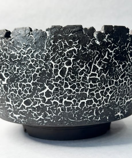 雷土・クラック釉薬ブラックカラーシリーズ鉢 茶碗型サイズ大鉢 白