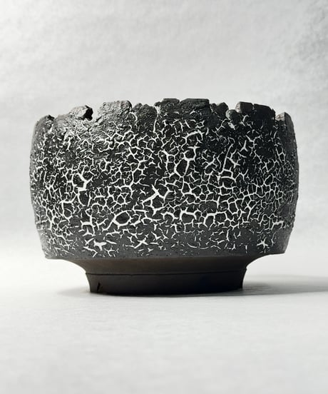 雷土・クラック釉薬ブラックカラーシリーズ鉢 茶碗型サイズ大鉢 白