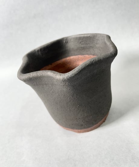 伝市窯・シャジン変形4号(黒化粧)