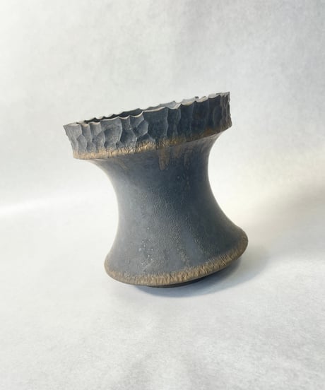 稲妻紋鉢 胴締型 黒結晶釉薬