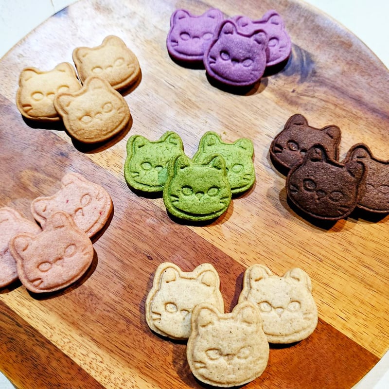 クッキー 吊り目猫のクッキー缶 | 10月のさくら
