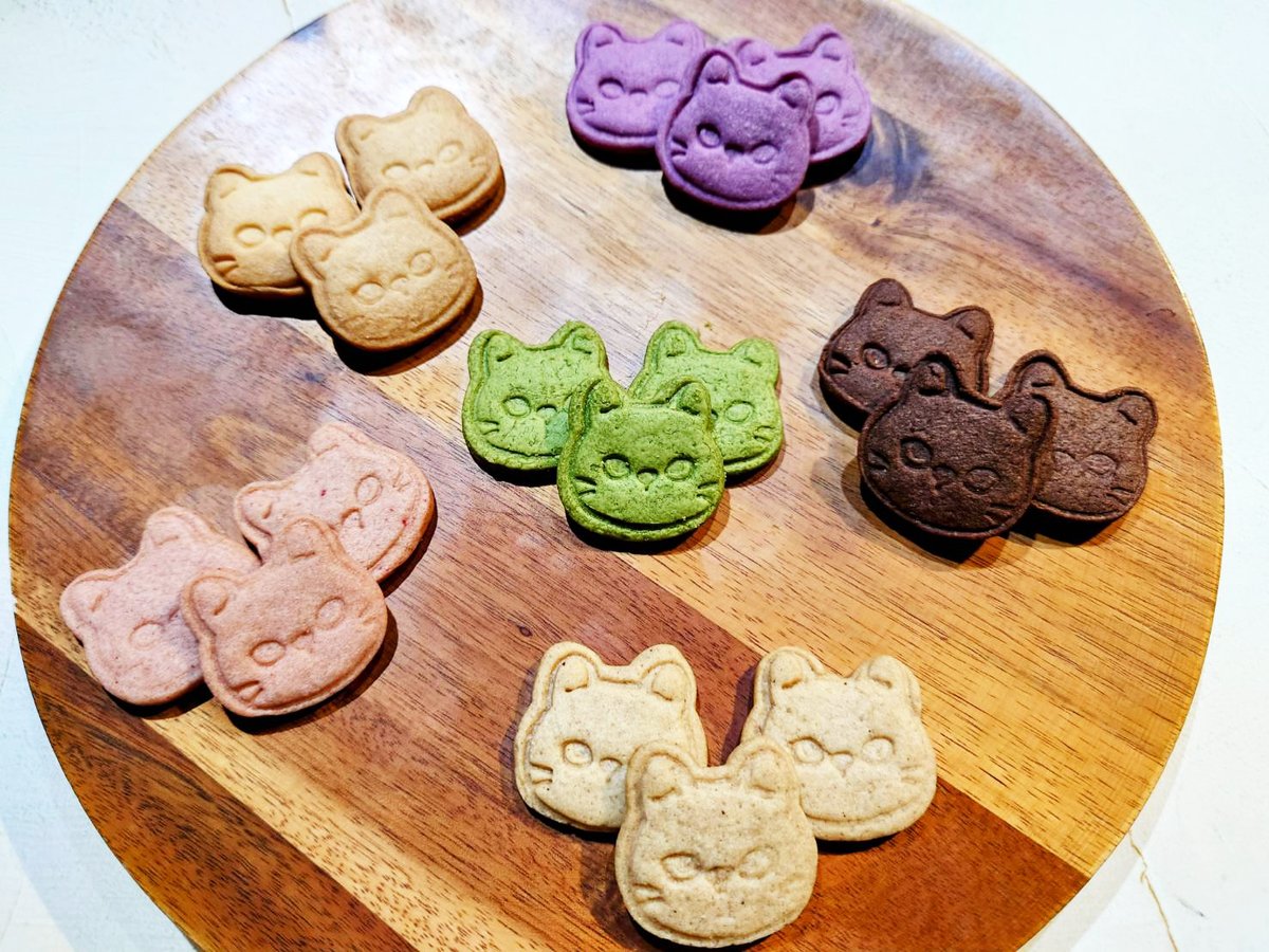 吊り目猫のクッキー缶 | 10月のさくら 吊り目猫のクッキー缶 | 10月のさくら