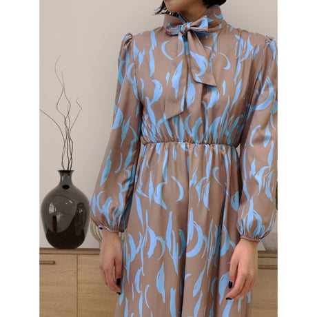 diploa | PRINTED BOW DRESS | Brown x Sax