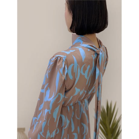diploa | PRINTED BOW DRESS | Brown x Sax
