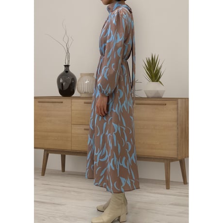 diploa | PRINTED BOW DRESS | Brown x Sax
