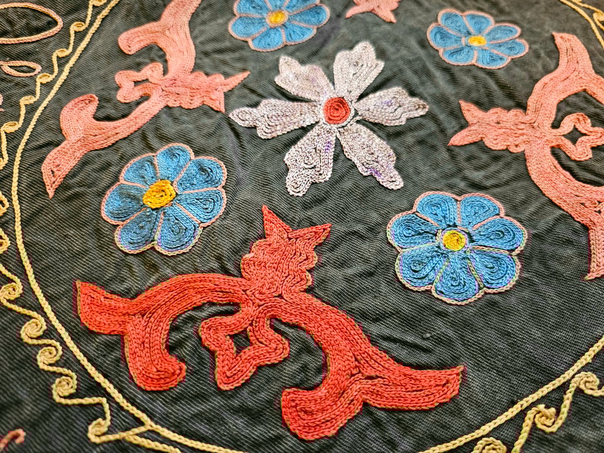 刺繍 壁掛け ハンドメイド 独特な世界観ですね！ - - - - - @mayu_punch55 ・・・ flower