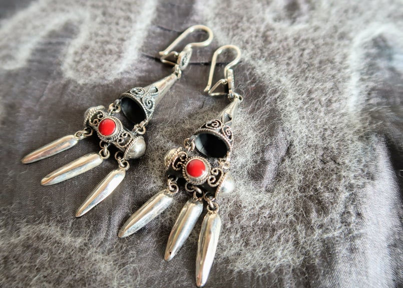 accessories mau ぐるんピアス　silver シルバー・ピアス【クルグズスタン Muras silver】MO-ER001-RED | Tu