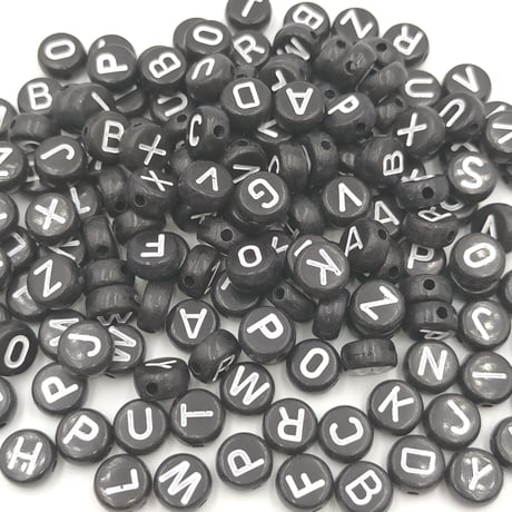 【B106】アルファベット　ブラック　ラウンド　ビーズ　7mm　20g　カラーミックス