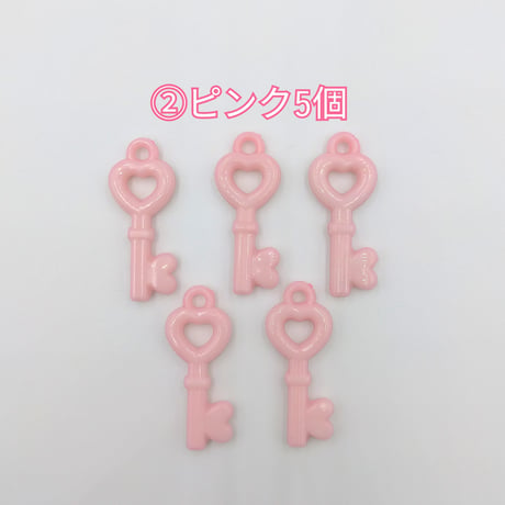 【C22】カギ　チャーム　同色5個セット