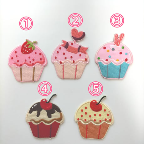 【W13】カップケーキ　イチゴ　サクランボ　ワッペン　1枚