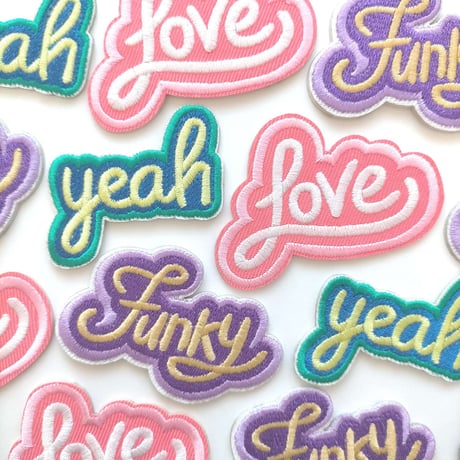 【W19】love yeah funky 文字　ワッペン　1枚