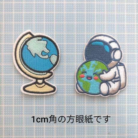 【W16】地球　地球儀　宇宙飛行士　宇宙　1枚
