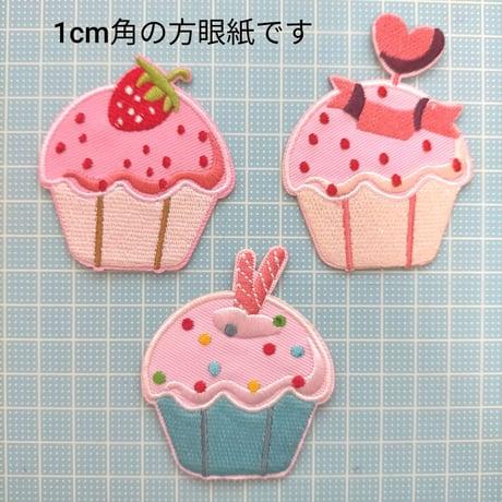 【W13】カップケーキ　イチゴ　サクランボ　ワッペン　1枚