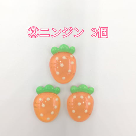 【D682-2】イチゴ　バナナ　サクランボ　ニンジン　パイナップル　ドット　同種類3個