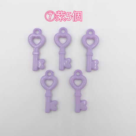 【C22】カギ　チャーム　同色5個セット