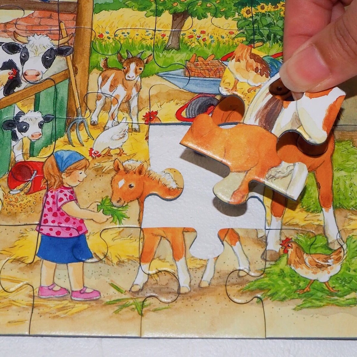牛小屋と子どもたち （パズル） | 絵本と木のおもちゃの店ぴっぴ