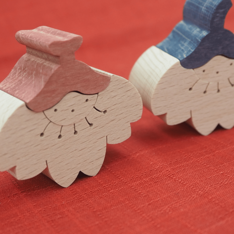 うるるちゃん　一閑張りバッグ　　赤い実と桜花びら２つ うるるちゃん 一閑張りバッグ 赤い実と桜花びら2つ 4K