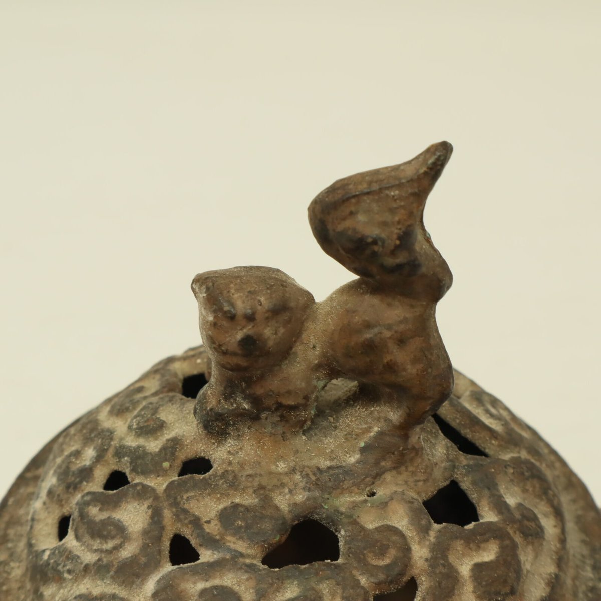 A003【香炉】 透かし獅子摘蓋 両耳 青銅 | 中国美術・茶器 花葉 A003【香炉】 透かし獅子摘蓋 両耳 青銅 | 中国美術・茶器 花葉