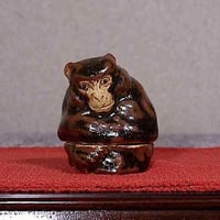 三井大磯 古余呂技窯 川瀬順一（二代竹春）作 交趾 歓冬花 香合