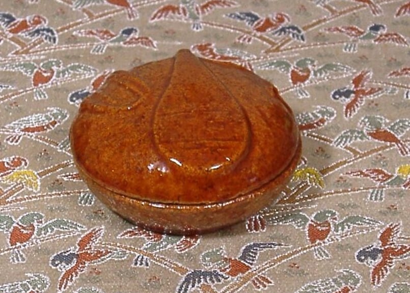 大樋焼　大樋長左衛門作　琵琶　香合　無傷　箱合　古物。 大樋四方香合 鳥つまみ 十代 大樋長左衛門(作) 共箱 | 古美術ささき