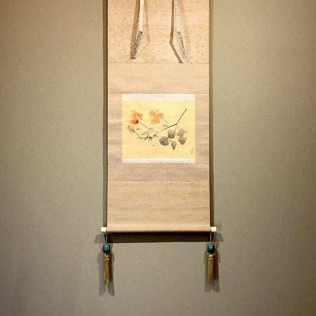 掛軸　日本画家　山下摩起画伯　水墨画「茨牡丹」軸装　作品良好　共箱