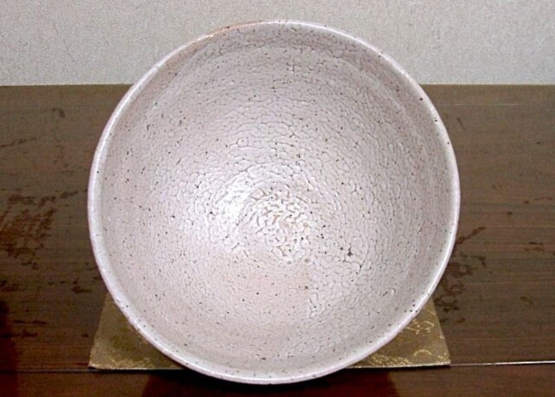 京焼・清水焼ピーター・ハーモン（巖）作黒豆灰釉梅花茶碗無傷共箱保証