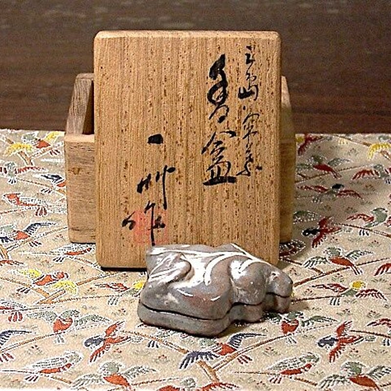 京焼・清水焼 八木一艸 作 三島手 華菊 香合 無傷 共箱 保証