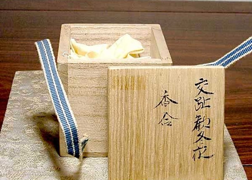 三井大磯 古余呂技窯 川瀬順一二代竹春作 交趾 歓冬花 香合 無傷