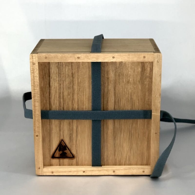 楽焼　西出窯　徳力富吉郎 作　瓢箪画　赤楽　茶碗　無傷　在銘　合箱。 楽焼 西出窯 徳力富吉郎 作 瓢箪画 赤楽 茶碗 無傷 在銘 誂箱