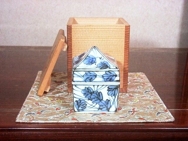 京焼・清水焼 二代目高野正阿弥作 辻堂 香合 共箱 古物 京焼・清水焼 二代目高野正阿弥作 辻堂 香合 共箱 古物