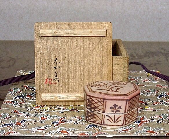 鎌倉 乾山焼 尾形奈美（乾女）作 宋胡録 香合 無傷 箱合 保証。